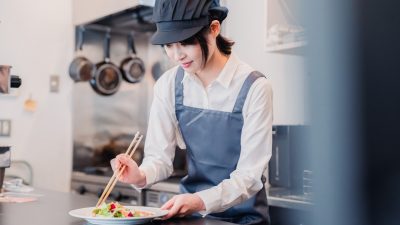 【学生・フリーター夕方】熱海　人気ホテル内レストランスタッフ